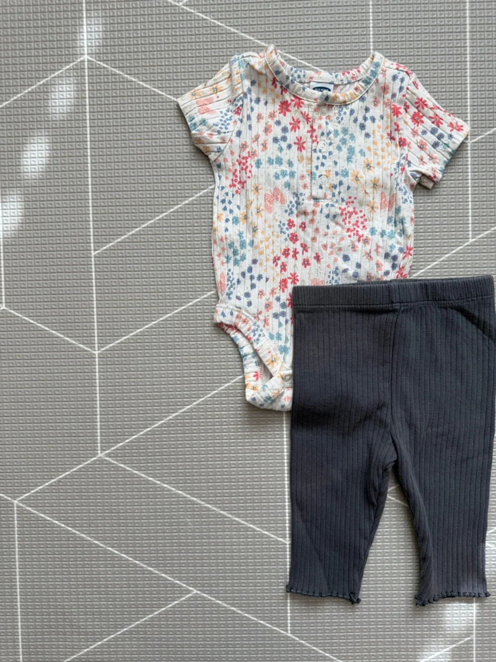 Old navy|Baby girl cute set,ditsy floral ribbed short sleeve onesie & leggings•